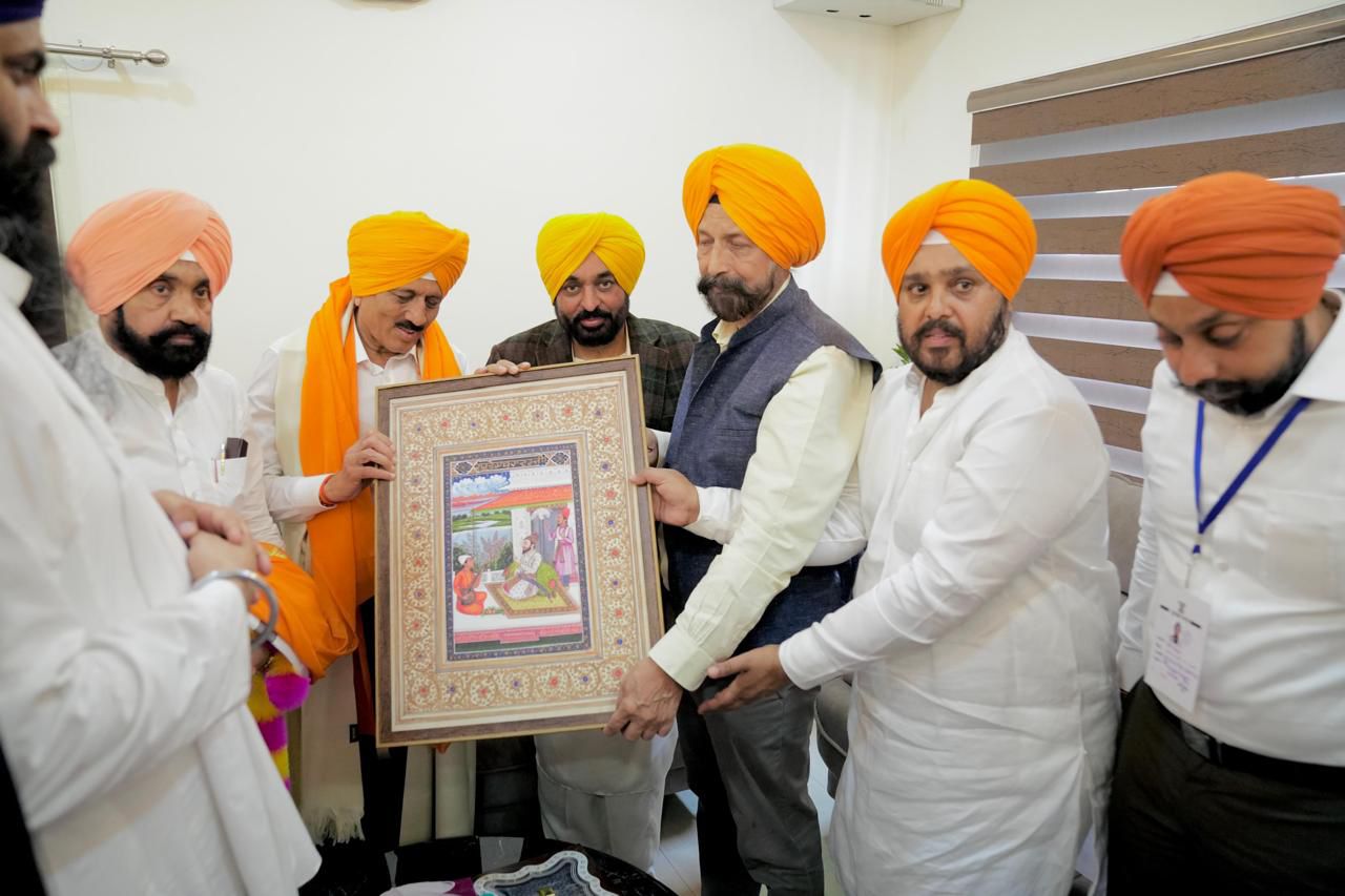 नांदेड़ साहिब पहुंचे सीएम भगवंत सिंह मान, पवित्र शहर का दर्जा दिलाने के लिए महाराष्ट्र सरकार से करेंगे मांग