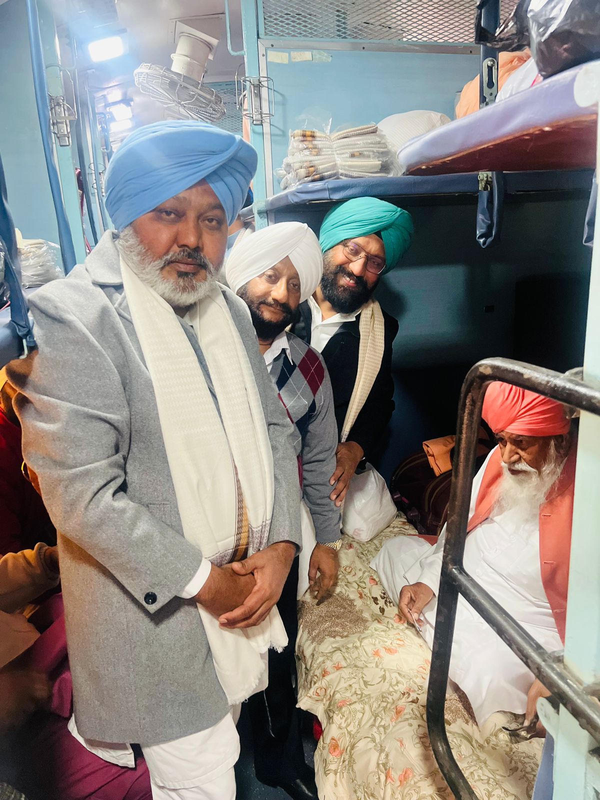 पंजाब कैबिनेट मंत्रियों और लोकसभा सांसद ने श्री गुरु रविदास जी के प्रकाश पर्व के लिए श्रद्धालुओं की ट्रेन को बनारस भेजा