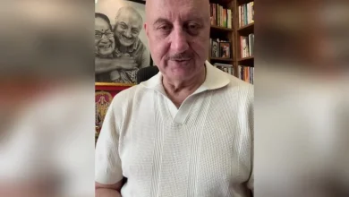 अनुपम खेर (Anupam Kher) ने शुरू की ‘खोसला का घोसला 2’ की शूटिंग, 550वीं फिल्म पर बोले – ‘अभी इंटरवल पॉइंट पर हूं’ 3 अनुपम खेर (Anupam Kher) ने शुरू की ‘खोसला का घोसला 2’ की शूटिंग, 550वीं फिल्म पर बोले – ‘अभी इंटरवल पॉइंट पर हूं’
