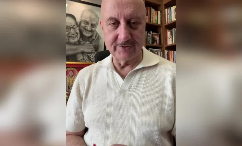 अनुपम खेर (Anupam Kher) ने शुरू की ‘खोसला का घोसला 2’ की शूटिंग, 550वीं फिल्म पर बोले – ‘अभी इंटरवल पॉइंट पर हूं’