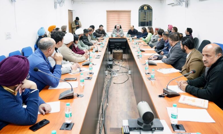 डॉ. बलबीर सिंह मादक पदार्थों के दुरुपयोग के खिलाफ जन आंदोलन और पुनर्वास के लिए कौशल विकास का समर्थन करते हैं।