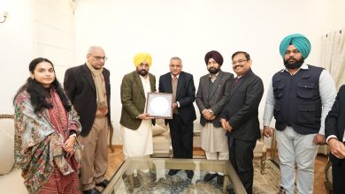 मुख्यमंत्री भगवंत मान ने मोहाली हवाई अड्डे से अधिक अंतरराष्ट्रीय उड़ानों की वकालत की। 3 मुख्यमंत्री भगवंत मान ने मोहाली हवाई अड्डे से अधिक अंतरराष्ट्रीय उड़ानों की वकालत की।