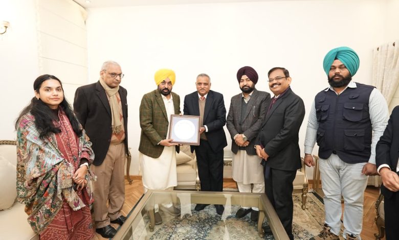 मुख्यमंत्री भगवंत मान ने मोहाली हवाई अड्डे से अधिक अंतरराष्ट्रीय उड़ानों की वकालत की।