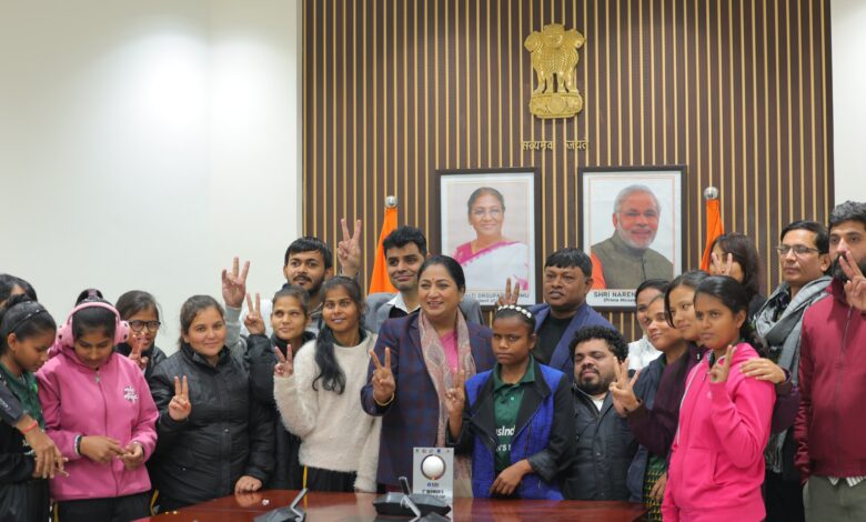 दिल्ली CM Rekha Gupta ने भारतीय ब्लाइंड वुमेन क्रिकेट टीम को सराहा, कहा T20 वर्ल्ड कप और जीवन की पिच की चैंपियन