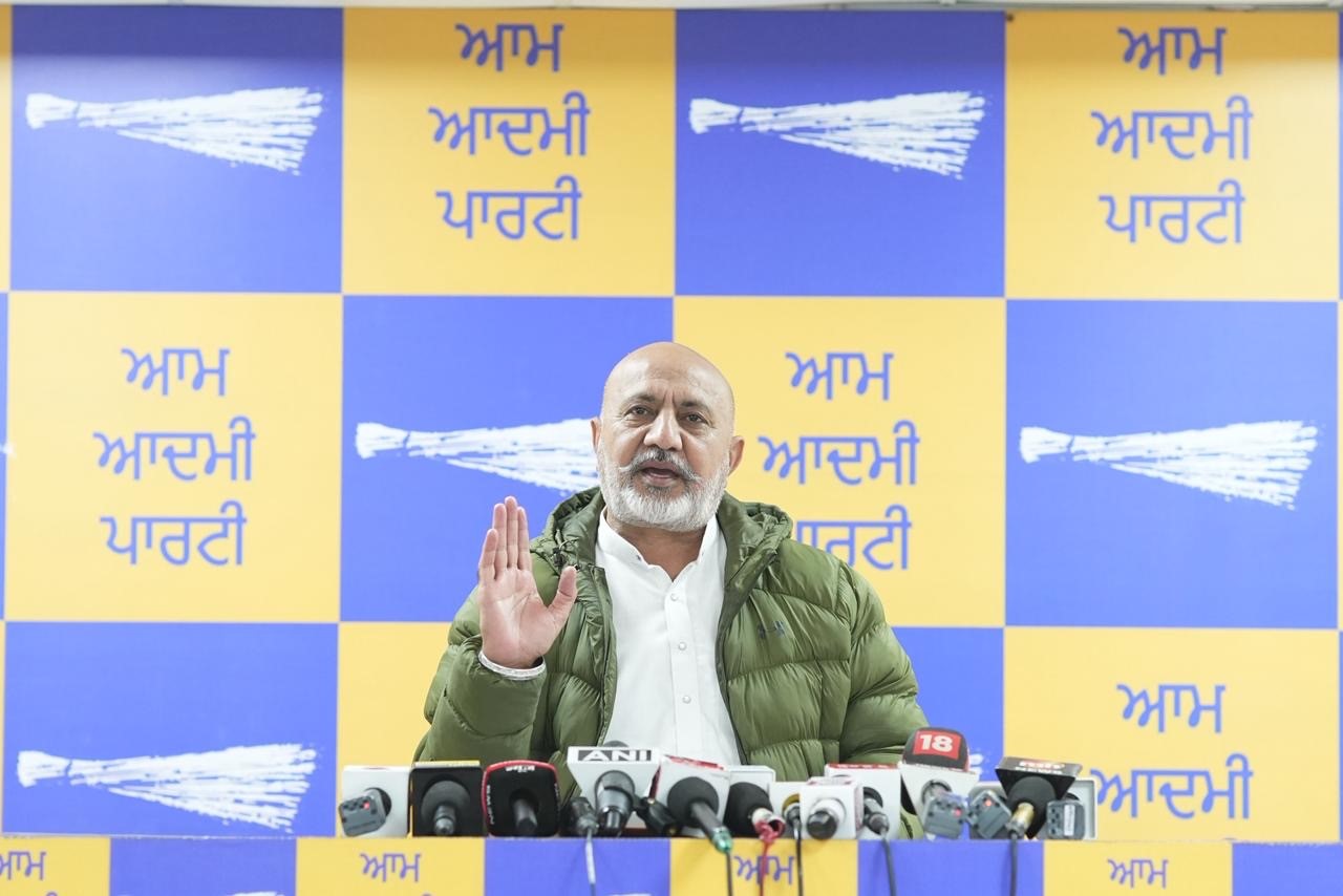 AAP बलतेज पन्नू: रवनीत बिट्टू ने खुद माना कि बादल परिवार के साथ गठबंधन का मतलब पंजाब में ड्रग्स और गैंगस्टर की वापसी है