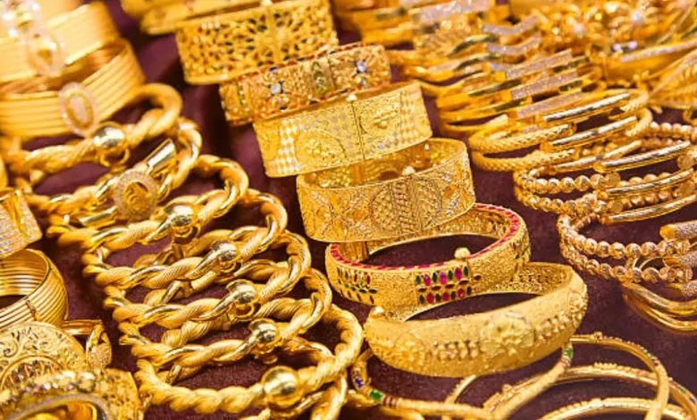 Gold Price Today: दो दिन की तेजी के बाद आज लुढ़का सोना, चांदी की भी गिरावट; जानें 24K, 22K और 18K का लेटेस्ट प्राइस