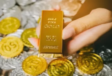 Today Gold Price: सोना-चांदी की कीमतें गिरी: एक्सपर्ट्स ने बताई असली वजह, क्या अब है निवेश का सही समय?