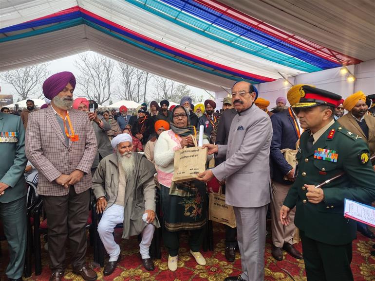 मंत्री मोहिंदर भगत: रक्षा सेवा वयोवृद्ध दिवस: वयोवृद्धों के साहस और बलिदान को सलाम 12 मंत्री मोहिंदर भगत: रक्षा सेवा वयोवृद्ध दिवस: वयोवृद्धों के साहस और बलिदान को सलाम