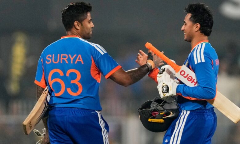 आईसीसी रैंकिंग 2026: अभिषेक शर्मा इतिहास के बेहद करीब, सूर्यकुमार यादव ने टॉप 10 में धमाकेदार वापसी की