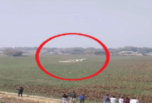 प्रयागराज में टू सीटर एयरक्राफ्ट क्रैश, लोगों ने पायलट काे बचाया, हेलीकॉप्टर लेकर पहुंची सेना
