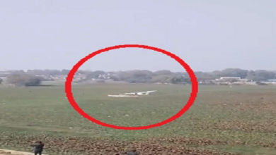 प्रयागराज में टू सीटर एयरक्राफ्ट क्रैश, लोगों ने पायलट काे बचाया, हेलीकॉप्टर लेकर पहुंची सेना