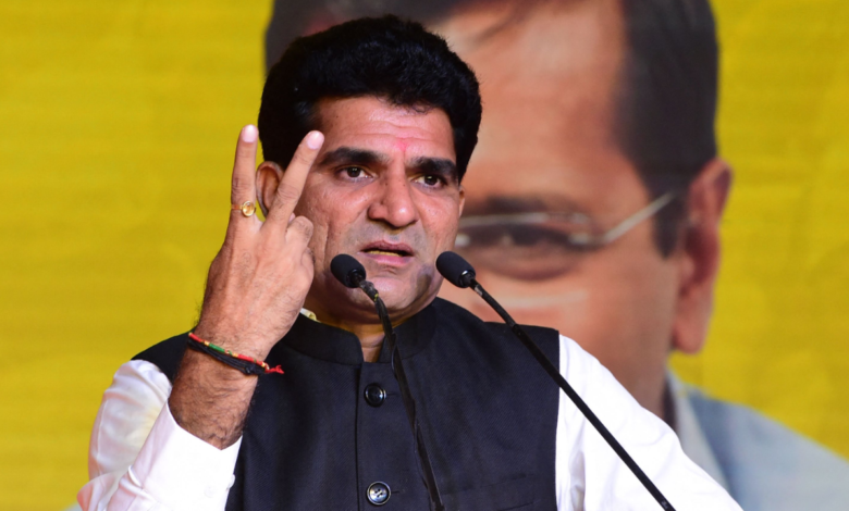 AAP नेता Isudan Gadhvi, मनोज सोरठिया, राजूभाई सोलंकी और राजूभाई बोरखतरिया परिवर्तन सभा में मौजूद रहे