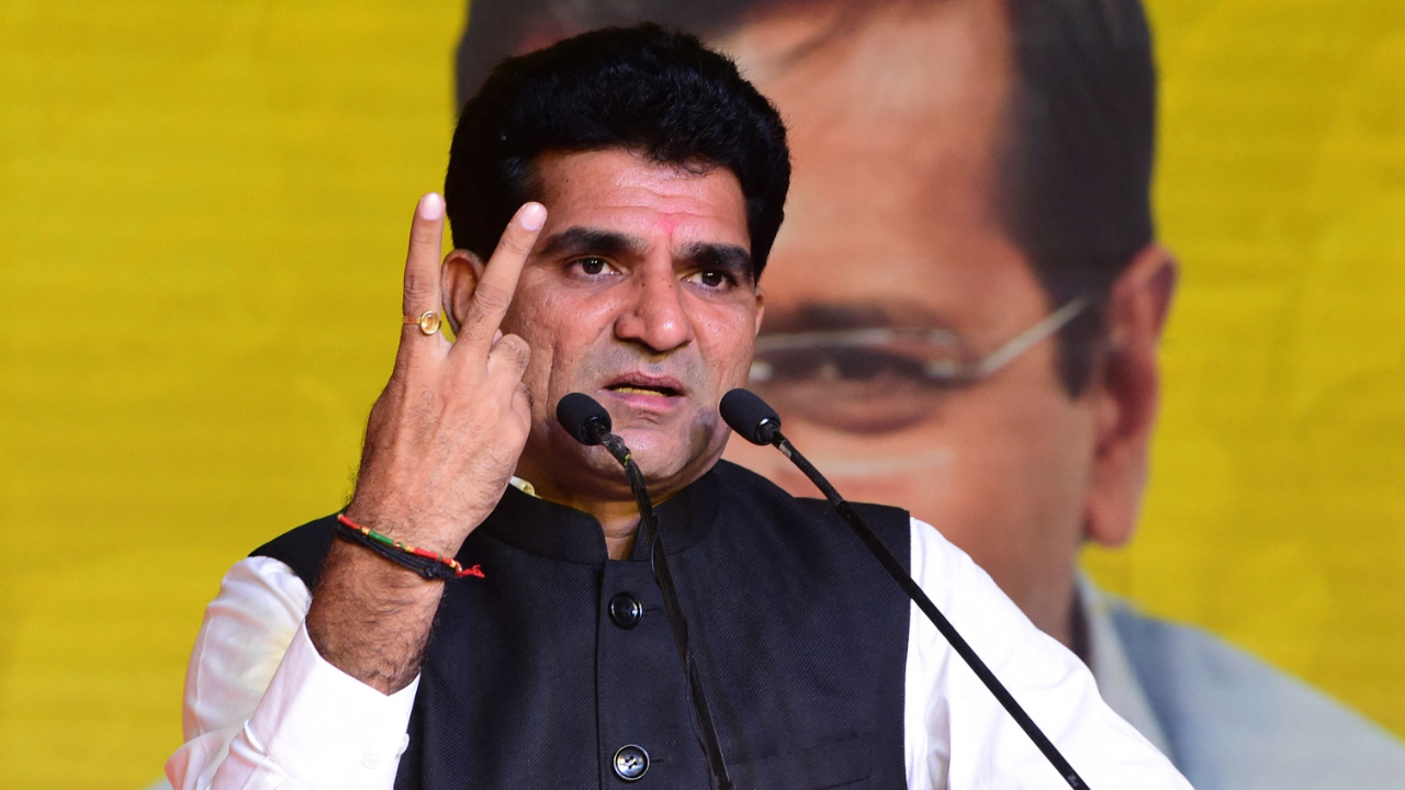 AAP नेता Isudan Gadhvi, मनोज सोरठिया, राजूभाई सोलंकी और राजूभाई बोरखतरिया परिवर्तन सभा में मौजूद रहे