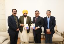 मुख्यमंत्री भगवंत मान ने वर्ष 2026 के लिए पंजाब सरकार की डायरी और कैलेंडर का अनावरण किया।