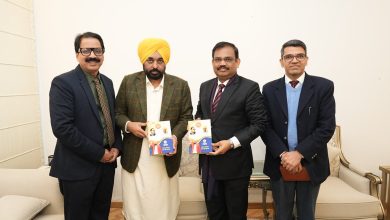 मुख्यमंत्री भगवंत मान ने वर्ष 2026 के लिए पंजाब सरकार की डायरी और कैलेंडर का अनावरण किया। 3 मुख्यमंत्री भगवंत मान ने वर्ष 2026 के लिए पंजाब सरकार की डायरी और कैलेंडर का अनावरण किया।