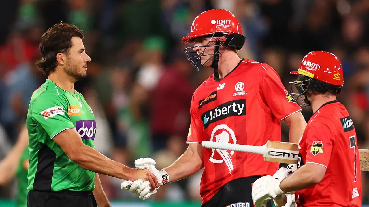 BBL 2025: आखिरी ओवर में कप्तानों की टक्कर, रेनेगेड्स ने जीता मेलबर्न डर्बी, कप्तान को मिली अनोखी ट्रॉफी