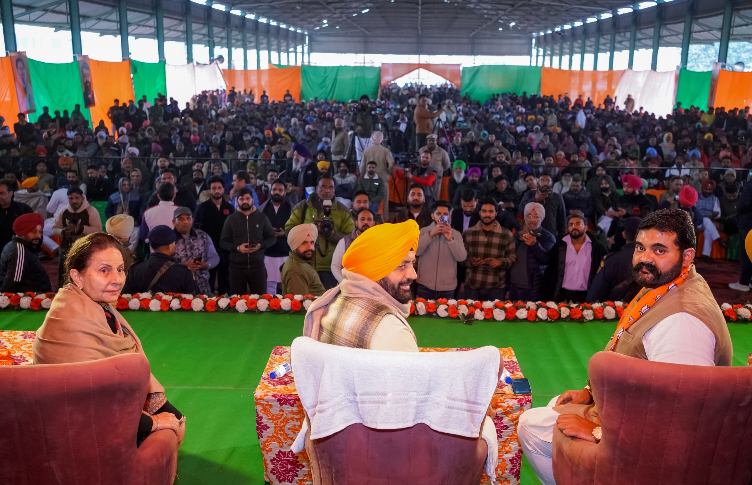 CM Nayab Saini: भाजपा की सरकार बनने पर हरियाणा की तर्ज पर करवाया जाएगा पंजाब का विकास 12 CM Nayab Saini: भाजपा की सरकार बनने पर हरियाणा की तर्ज पर करवाया जाएगा पंजाब का विकास