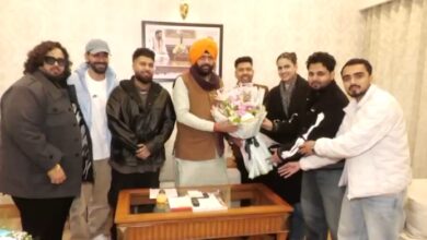 हरियाणा-पंजाब के कलाकारों ने CM नायब सिंह सैनी से की मुलाकात, ‘नशा मुक्त प्रदेश’ मुहिम में दी सहयोग की प्रतिबद्धता