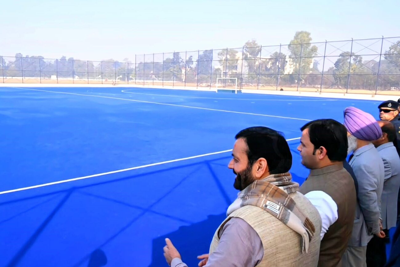 मुख्यमंत्री नायब सिंह सैनी ने कुरुक्षेत्र विश्वविद्यालय में 55 लाख रुपये की लागत से निर्मित सिंथेटिक हॉकी मैदान का उद्घाटन किया।
