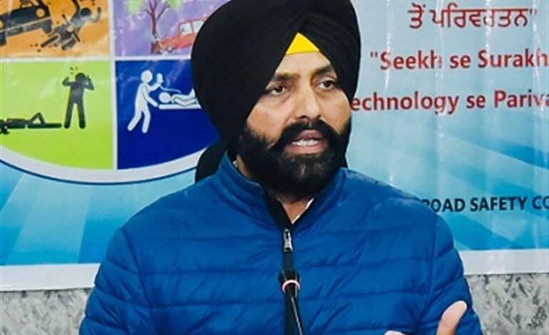 पंजाब की बस सेवाओं के आधुनिकीकरण के लिए मान सरकार ने डिजिटल इलेक्ट्रॉनिक टिकटिंग मशीनें शुरू करने की दिशा में निर्णायक कदम उठाया है।