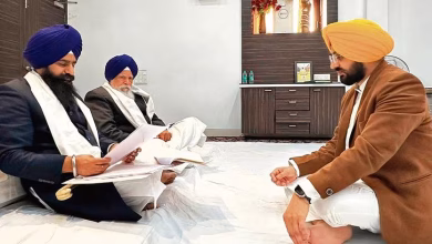 तरुणप्रीत सिंह सोंड श्री अकाल तक़्त साहिब के समक्ष उपस्थित हुए