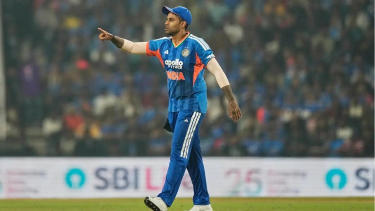 सूर्यकुमार यादव का तूफानी कमबैक: रोहित शर्मा और बाबर आजम से कितने रन पीछे हैं सूर्यकुमार यादव?