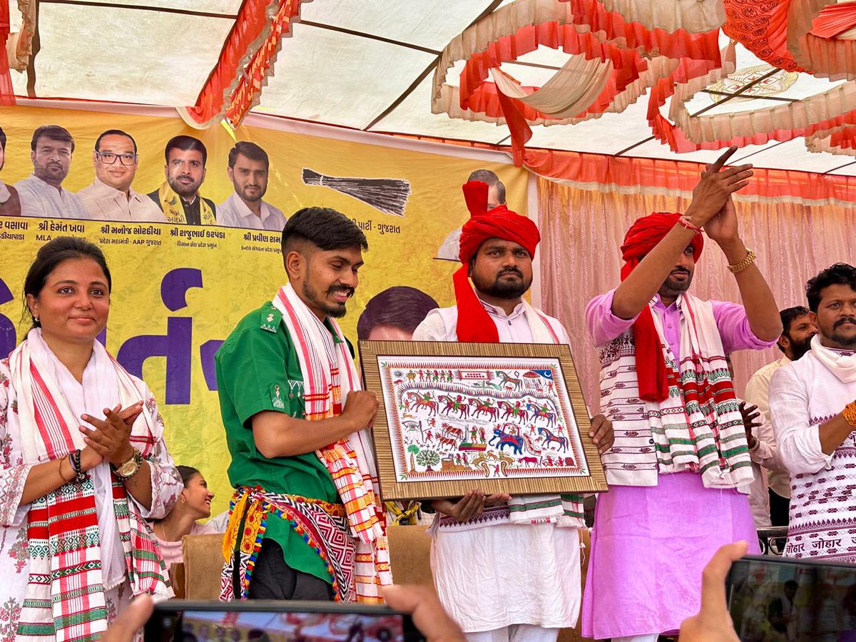 छोटाउदेपुर जिले के कवांट में AAP विधायक Chaitar Vasava के नेतृत्व में आयोजित “परिवर्तन सभा” में हजारों की जनमेदनी उमड़ पड़ी