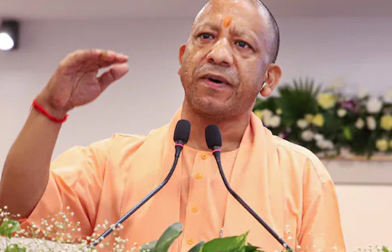 सीएम योगी का विजन: पंचायतों में डिजिटल आधार सेवाओं की शुरुआत, गांव में ही होंगे आधार कार्ड