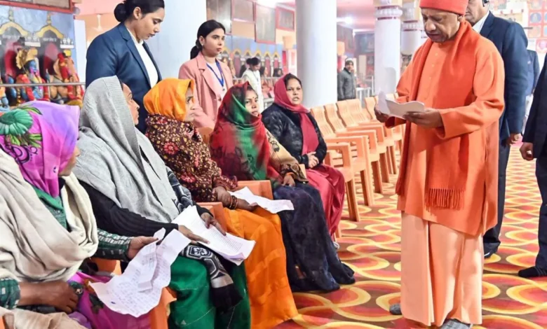 पैसे लेकर पट्टा देने वालों पर सीएम योगी आदित्यनाथ सख्त, दोषियों पर तुरंत कार्रवाई के आदेश