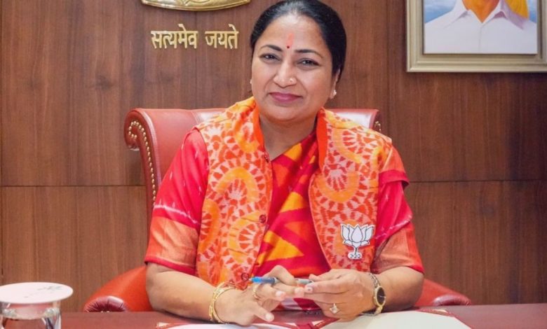 मुख्यमंत्री रेखा गुप्ता ने पेश की एक साल की उपलब्धियों की रिपोर्ट, नजफगढ़ ड्रेन कॉरिडोर से राजधानी को मिलेगा नया वैकल्पिक मार्ग