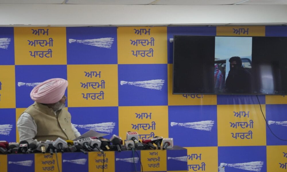 हरपाल सिंह चीमा: भगवंत मान सरकार की ‘युद्ध नशेआं विरुद्ध’ मुहिम का असर, तस्कर हरियाणा की ओर रुख कर रहे हैं 2 हरपाल सिंह चीमा: भगवंत मान सरकार की ‘युद्ध नशेआं विरुद्ध’ मुहिम का असर, तस्कर हरियाणा की ओर रुख कर रहे हैं