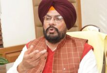 कुलदीप सिंह धालीवाल प्रेस कॉन्फ्रेंस करते हुए
