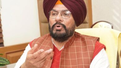 कुलदीप सिंह धालीवाल प्रेस कॉन्फ्रेंस करते हुए