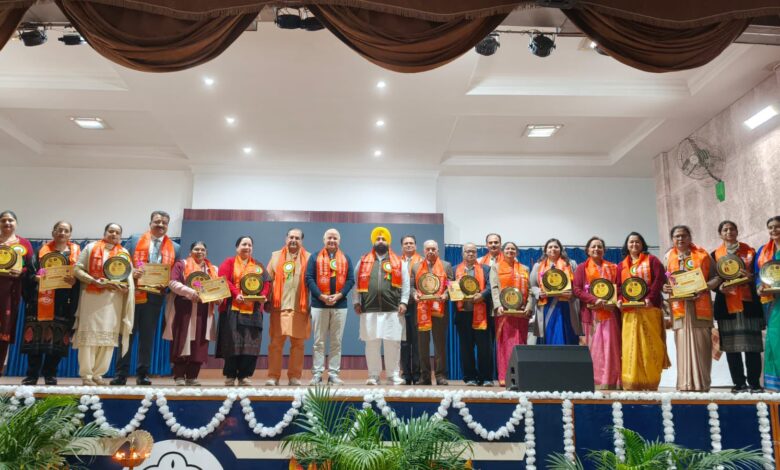 Manish Sisodia and Harjot Bains at Ludhiana BCM School