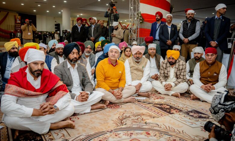 मुख्यमंत्री भगवंत मान ने निरंतर सभाओं, संत सम्मेलनों, कथा-कीर्तन कार्यक्रमों, सम्मेलनों और विश्वविद्यालय स्तरीय सेमिनारों की घोषणा के साथ समारोहों का उद्घाटन किया