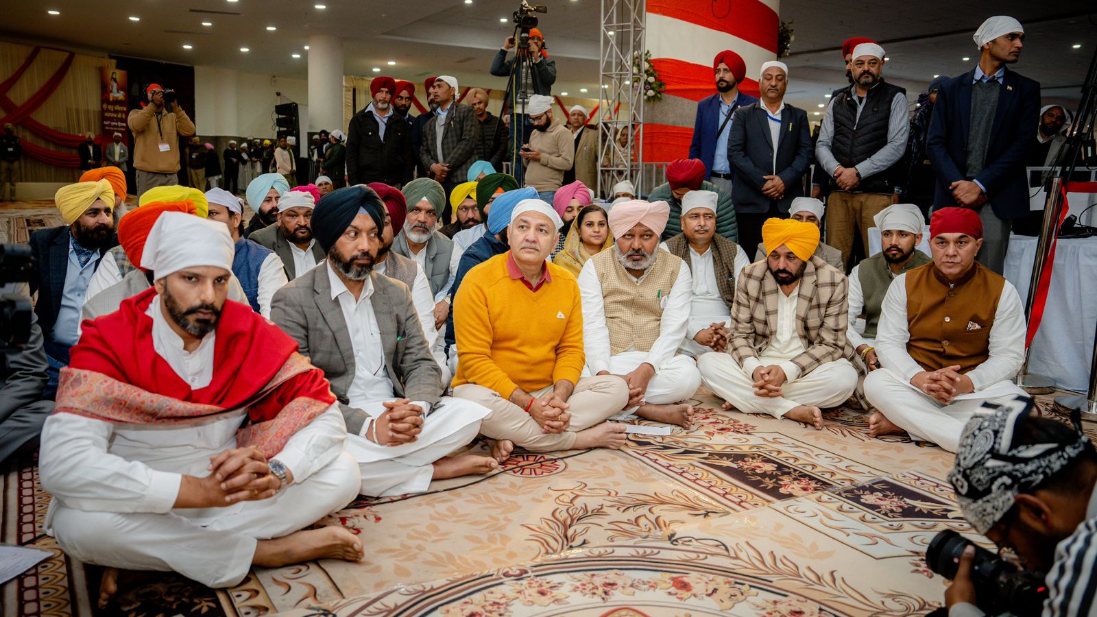 मुख्यमंत्री भगवंत मान ने निरंतर सभाओं, संत सम्मेलनों, कथा-कीर्तन कार्यक्रमों, सम्मेलनों और विश्वविद्यालय स्तरीय सेमिनारों की घोषणा के साथ समारोहों का उद्घाटन किया