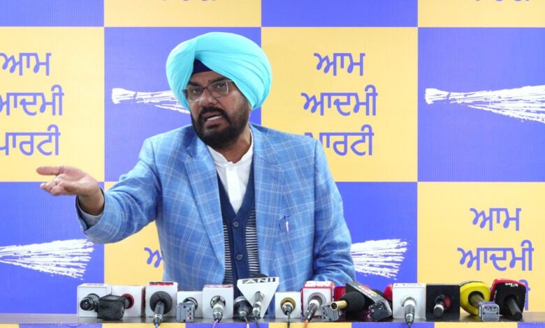 कुलदीप धालीवाल: नशा तस्करों के राजनीतिक सरपरस्तों के साथ राज्यपाल की यात्रा सिर्फ दिखावटी कदम