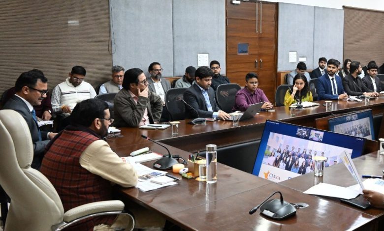 सीएम नायब सिंह सैनी ने संत कबीर कुटीर में सुशासन सहयोगियों के साथ की समीक्षा बैठक, सेवा सुधार पर जोर