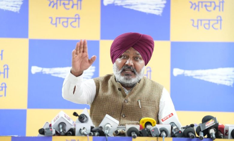 शराब घोटाला केस फेल: अरविंद केजरीवाल और AAP नेता बरी, हरपाल चीमा ने भाजपा को घेरा