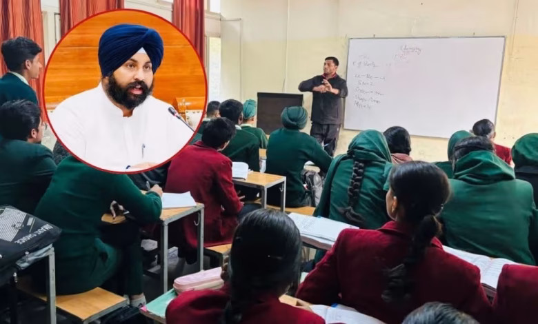 पंजाब के इतिहास में हरजोत सिंह बैंस पहले शिक्षा मंत्री बने जिन्होंने 2,000 से अधिक सरकारी स्कूलों का निरीक्षण किया।