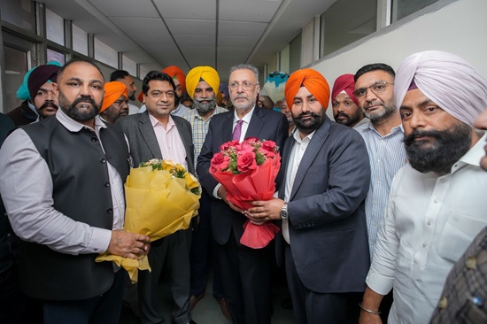 गुरशरण छीना ने डॉ. बलबीर सिंह की उपस्थिति में पीएचएससी के अध्यक्ष का पदभार संभाला