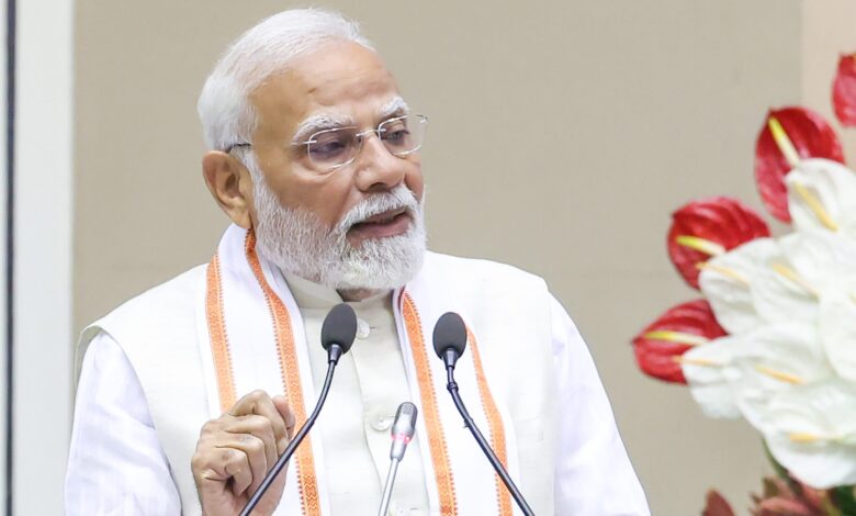 प्रधानमंत्री नरेन्द्र मोदी ने राष्ट्र और मानवता की सेवा में सर्वस्व समर्पण को दर्शाते हुए संस्कृत सुभाषित साझा किया