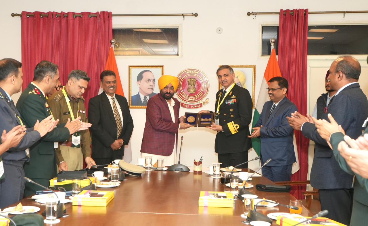 मुख्यमंत्री भगवंत मान ने कहा कि पंजाब ने राष्ट्र की एकता और संप्रभुता के लिए बलिदान देने में हमेशा अग्रणी भूमिका निभाई है।