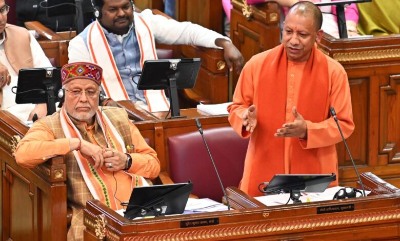 सीएम योगी आदित्यनाथ ने बजट सत्र में दिवंगत विधायकों को दी श्रद्धांजलि, प्रदेश ने खोए संघर्षशील नेता