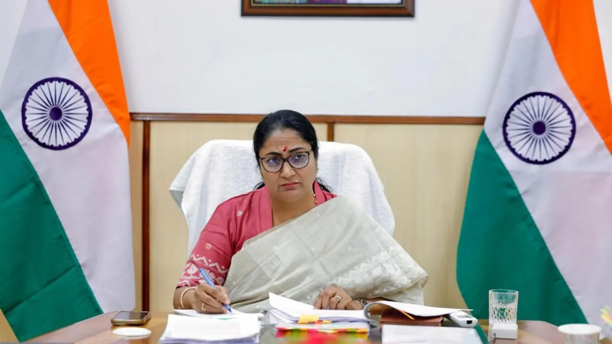 दिल्ली में सड़कें होंगी आधुनिक, CM रेखा गुप्ता ने मंजूर की 802 करोड़ की परियोजना 12 दिल्ली में सड़कें होंगी आधुनिक, CM रेखा गुप्ता ने मंजूर की 802 करोड़ की परियोजना