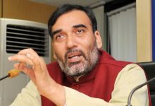 आम आदमी पार्टी के नेता गोपाल राय प्रेस कॉन्फ्रेंस में बताते हुए कि कैसे कोर्ट के फैसले ने केजरीवाल और सिसोदिया कट्टर ईमानदार साबित हुए।