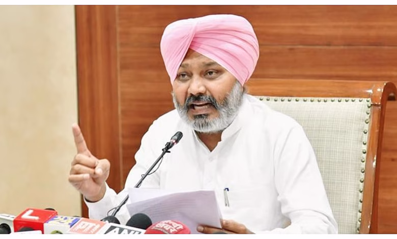 हरपाल सिंह चीमा अदालत के फैसले के बाद BJP के भारत के संविधान के खिलाफ षड्यंत्र पर बोलते हुए।