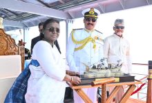 राष्ट्रपति श्रीमती द्रौपदी मुर्मु ने विशाखापत्तनम में इंटरनेशनल फ्लीट रिव्‍यू का अवलोकन किया