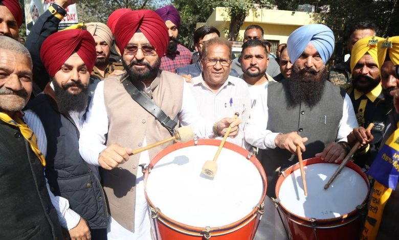 बाजवा की टिप्पणी पर सियासी घमासान, ‘आप’ ने कांग्रेस नेतृत्व से तत्काल माफी की मांग की