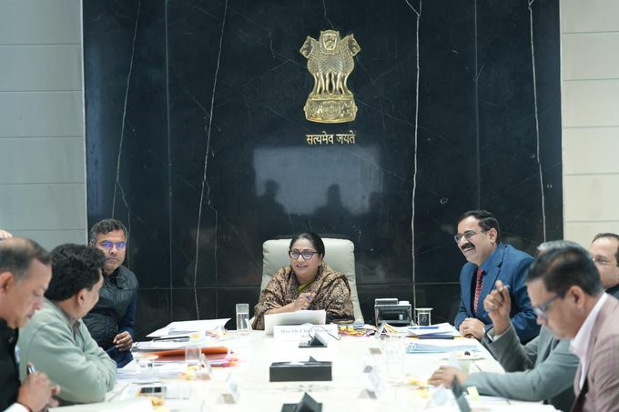 CM रेखा गुप्ता ने लिया ऐतिहासिक फैसला, दिल्ली में विधवा और दिव्यांग पेंशनधारकों को मिलेगा आयुष्मान योजना का लाभ